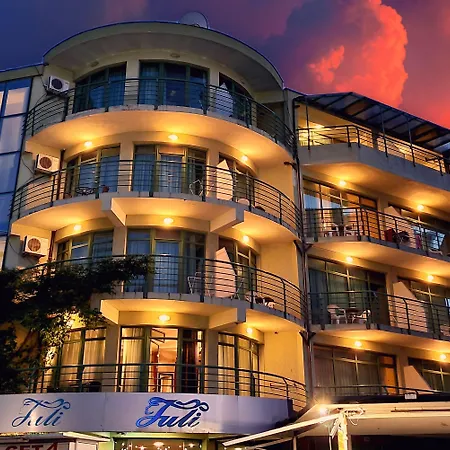 Juli Hotel 3*