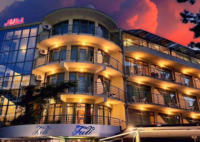 Juli Hotel 3*